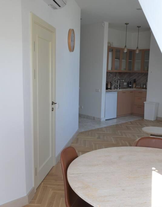 Luxury Apartment With A Balcony And View In Riga Old Town Ngoại thất bức ảnh