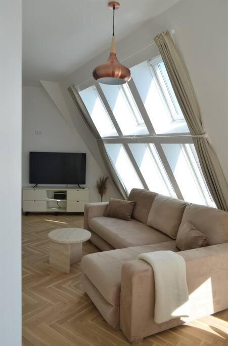 Luxury Apartment With A Balcony And View In Riga Old Town Ngoại thất bức ảnh