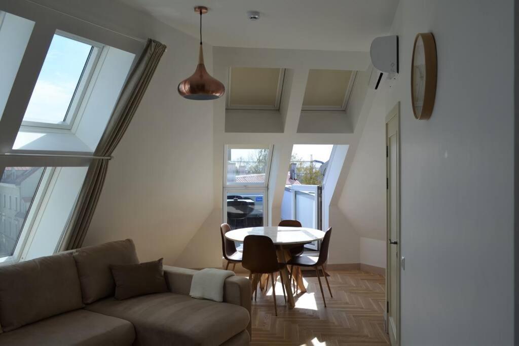 Luxury Apartment With A Balcony And View In Riga Old Town Ngoại thất bức ảnh