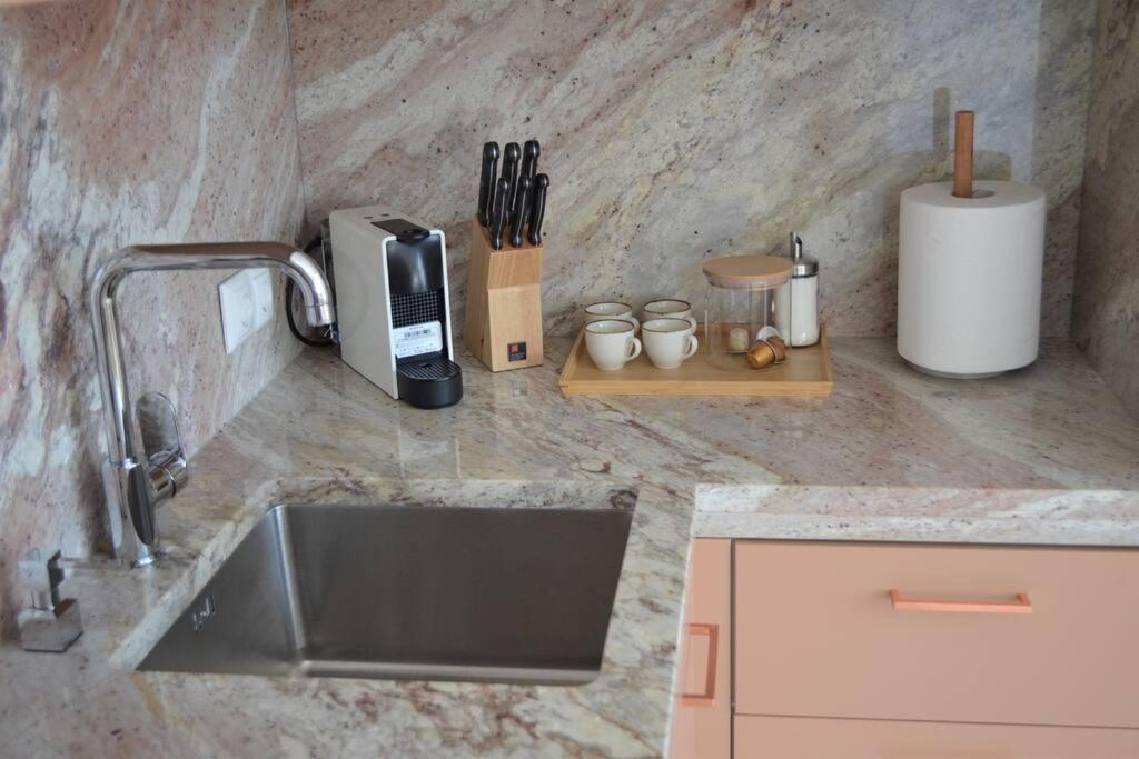 Luxury Apartment With A Balcony And View In Riga Old Town Ngoại thất bức ảnh