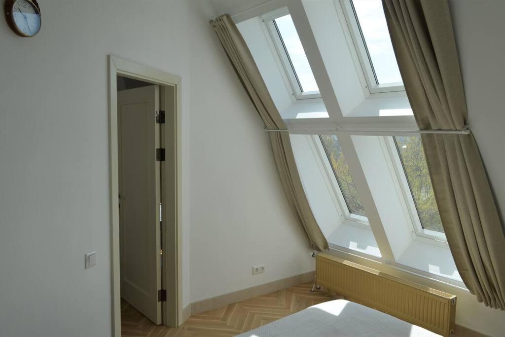 Luxury Apartment With A Balcony And View In Riga Old Town Ngoại thất bức ảnh