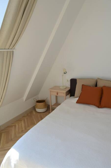 Luxury Apartment With A Balcony And View In Riga Old Town Ngoại thất bức ảnh