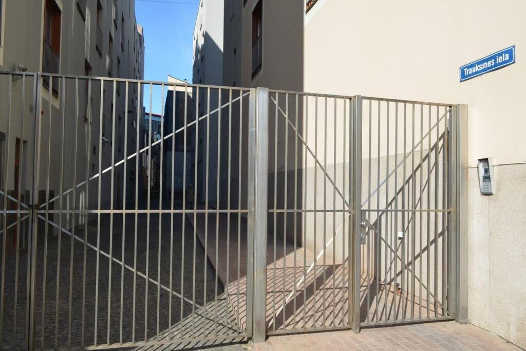 Luxury Apartment With A Balcony And View In Riga Old Town Ngoại thất bức ảnh
