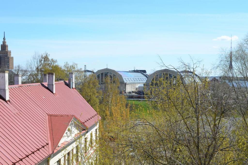 Luxury Apartment With A Balcony And View In Riga Old Town Ngoại thất bức ảnh